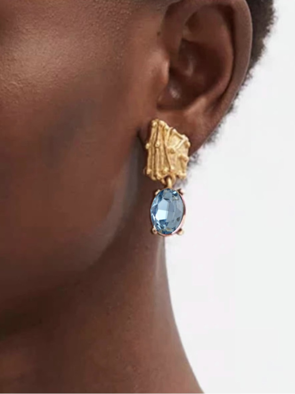 OSCAR DE LA RENTA • Enoki Shield Crystal Drop Earrings 
In Baby Blue - Picture 5 of 5